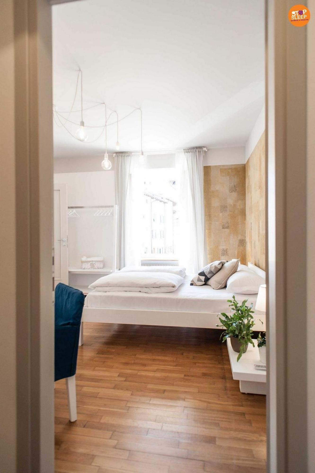Stop & Sleep Venzone Habitación foto